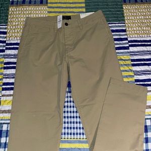 American Eagle 30/32 Khakis